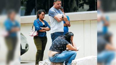 Familiares de Erlin Edgardo Zúniga, quien falleció según las autoridades debido a las heridas recibidas durante el enfrentamiento contra los miembros de la Policía Militar. Los parientes prefirieron no hablar sobre el hecho.