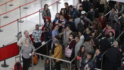 Desde la medianoche del miércoles, 180 aerolíneas comenzaron a implementar mayores medidas de seguridad. EFE/Archivo