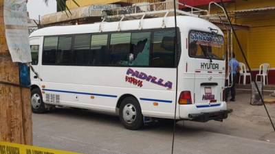 Autobús en el que se conducía el paajero al momento de ser atacado.