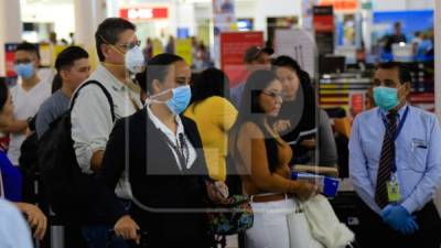 Las medidas de prevención en aeropuertos se han reforzado en las últimas horas.