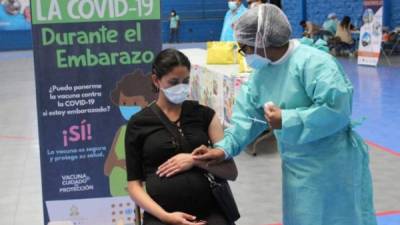 Las autoridades sanitarias de Honduras instaron a las embarazadas a que se vacunen contra la covid-19 para evitar que se enfermen gravemente.