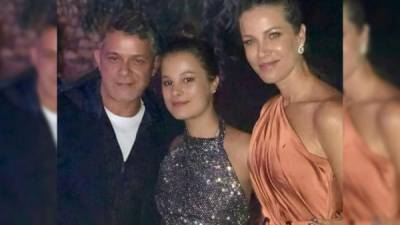 Alejandro Sanz junto a su hija Manuela y su exesposa Jaydy Michel.