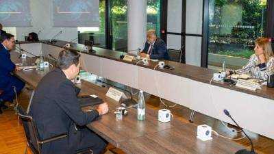 Reunión entre la comitiva hondureña y representantes del Programa Mundial de Alimentos.