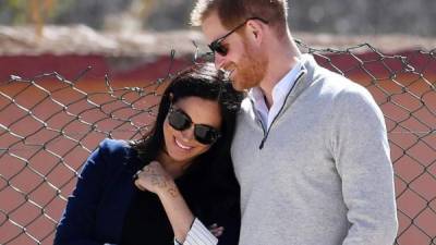 Él era un playboy desenfrenado pero sentó cabeza. Ella, una relajada actriz californiana, tuvo que adaptar su estilo cuando se convirtió en duquesa. Pero juntos, Harry y Meghan, que fueron padres este lunes, han conquistado a la opinión pública dentro y fuera de Reino Unido.