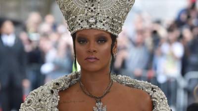La cantante Rihanna en el MET Gala este lunes 07 de abril . Foto AFP