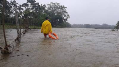 El río Papaloteca en Nueva Armenia, Jutiapa, se desbordó.