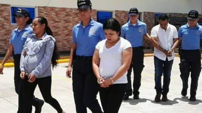 José Antonio Hernández, Jorlyss Adjani Zavala Rodríguez y Karolan Yadira Andino Reyes (20) fueron presentados por la Policía Nacional.