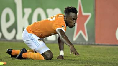 Alberth Elis se estrenó como goleador con la camiseta del Houston Dynamo en la MLS ante el Columbus Crew.