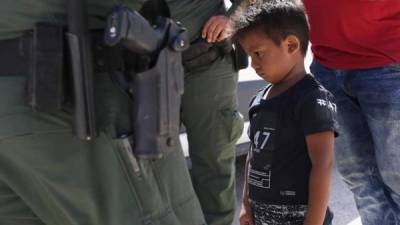 Un niño en la frontera con México y Estados Unidos.