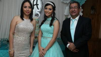 Karen Bronfield, Arlin y Jacobo Mejía.