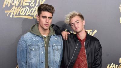 Tupés. Los cantantes Jack Gilinsky y Jack Johnson lucen dos versiones de este estilo.