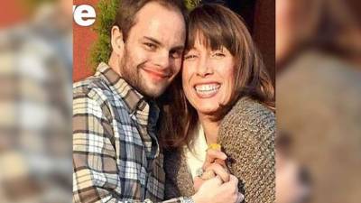 La pareja hace caso omiso de los señalamientos y críticas a su relación incestuosa.