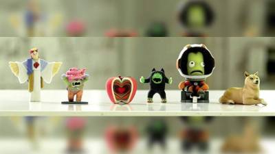 Figuras diseñadas por aficionados y producidas en Shapeways, un mercado en línea que también gestiona pedidos de impresión en 3-D desde una planta en Queens, Nueva York.