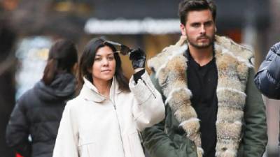 La estrella televisiva Kourtney Kardashian y su pareja, Scott Disick.