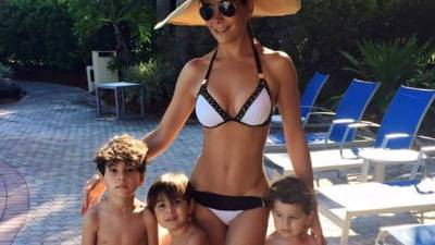 Paty Manterola con sus tres hijos.