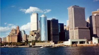 Luego de los atentados del 9 de septiembre de 2011 en el World Trade Center en Estados Unidos surgieron numerosas evidencias que desmontaron la versión oficial de los hechos. A 16 años de la tragedia, todavía hay muchas preguntas sin resolver y las teorías conspirativas se mantienen vivas.En el aniversario del 9/11 repasamos algunas de las más polémicas teorías de conspiración alrededor de los atentados.(Fotos vía Flickr Angel Aguilar// con información de la BBC y Telesurtv.)