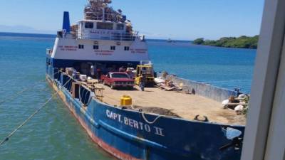 Fotografía del bote carguero Capitán Berto.