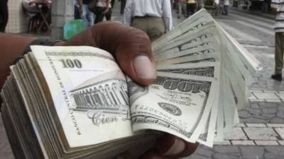La moneda hondureña sufre devaluación.
