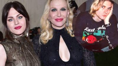 La viuda de Kurt, Courtney Love (d) y su hija Frances Bean Cobain.// Foto archivo AFP/redes.