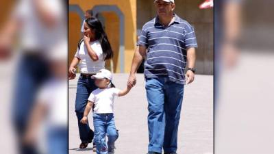 La ley señalará por igual a padres y madres.