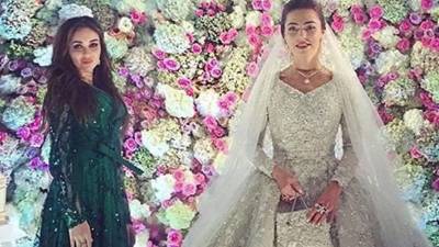 Los cantantes Sting, Enrique Iglesias y Jennifer López, y también la diva del pop ruso, Ala Pugachova, cantaron este fin de semana en la boda que celebró el hijo del multimillonario ruso Mijaíl Gutseríev.