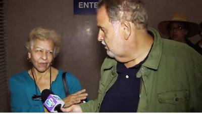 Laura Salas con Raúl de Molina en una entrevista para El Gordo y La Flaca de Univisión esta madrugada en el aeropuerto de Los Ángeles.