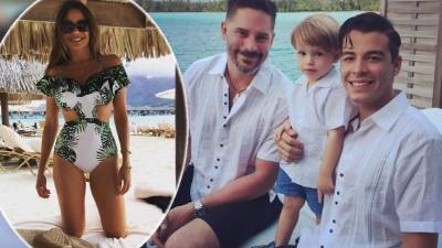 Sofía Vergara celebró la Navidad junto a su esposo Joe Manganiello con unas exóticas vacaciones en una paradisíaca locación que no reveló. En la imagen con los tres amores de su vida.