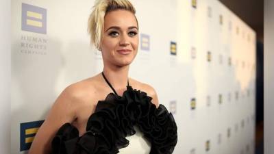 Katy Perry no solo es deseable, al parecer también es innolvidable. Esta semana su ex esposo, Russell Brand, reveló que todavía tiene sentimientos 'muy lindos' hacia la estrella.