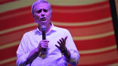 El candidato presidencial chileno por el Partido Republicano, José Antonio Kast, habla con sus simpatizantes durante el mitin de clausura de su campaña.