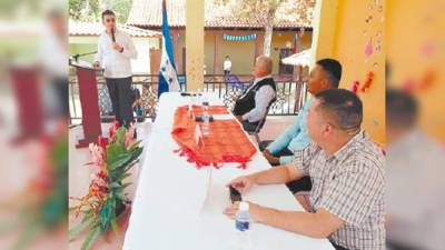 Evento. Rolando Argueta participó en el lanzamiento de la Lotería Didáctica en Cantarranas.