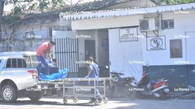 El cuerpo de la víctima fue trasladado a la morgue de La Ceiba.