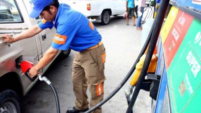 El nuevo precio de los carburantes entra en vigencia el lunes.