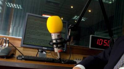 Además no se podrá acumular la emisión de más de la mitad de música nacional en horario nocturno.