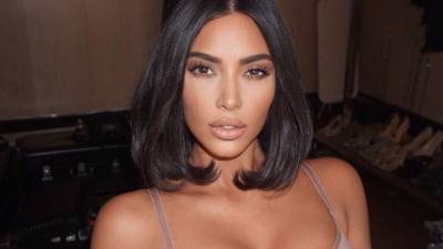 Kim Kardashian lanzó una nueva línea de ropa interior llamada Kimono.