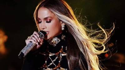 JLo llegó muy bien acompañada de su novio, el exbeisbolista Alex Rodríguez.