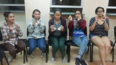 Estudiantes detenidos en el Distrito Central de Honduras, previo a la audiencia de declaración de imputado. Foto tomada de Radio América.
