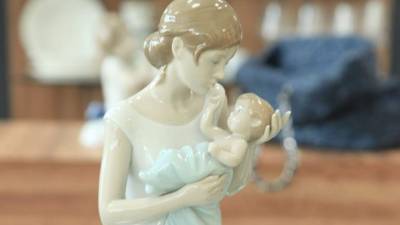 La tienda Eleganza se ubica subiendo el bulevar Los Próceres, frente al hospital Vista del Valle y hacia el Centro Social Hondureño Árabe en San Pedro Sula.