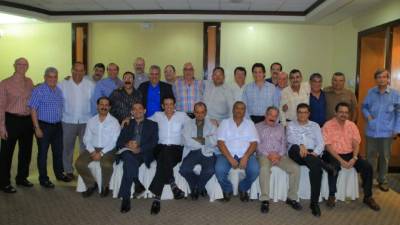 La generación lasallista 1972 vivió una noche como nunca. Los abrazos, el regocijo y la camaradería reinaron en una velada para recordar por siempre.