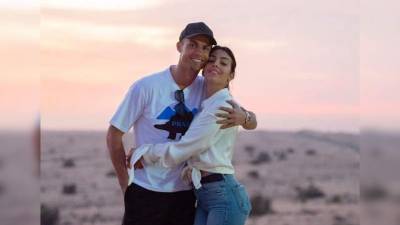 Georgina Rodríguez y su pareja, Cristiano Ronaldo (i).