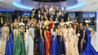 Más de 40 estudiantes graduó la Academia Bilingüe Shalom.