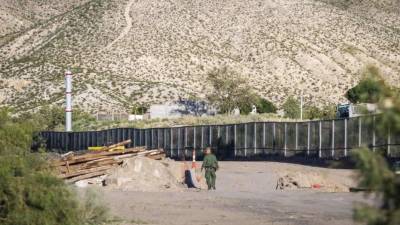 La controversial construcción del muro fronterizo en Estados Unidos sigue en pie.