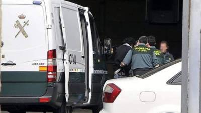 El hondureño cuando era trasladado por agentes de la Guardia Civil española.
