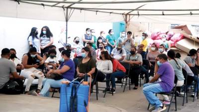 Los triajes en la capital reportan incremento de personas con síntomas de covid-19 buscando atención médica.