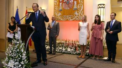 El embajador Miguel Albero Suárez presidió el esperado brindis por el Día nacional de España.