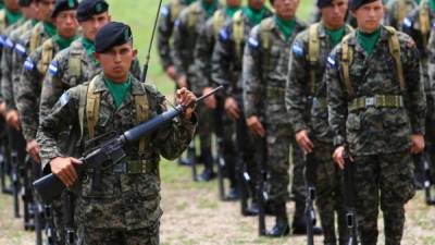 Soldados en formación en la 105 Brigada de Infantería de San Pedro Sula.