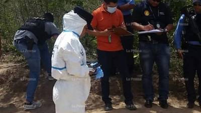 Autoridades de Medicina Forense llegaron para realizar el levantamiento de Martin Horacio Reyes, el de su hermana lo hicieron en una clínica asistencial.