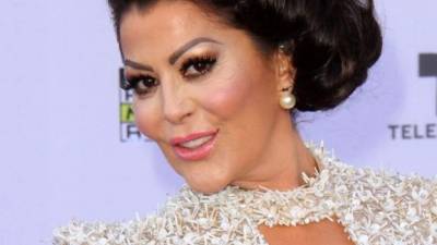 Guzmán compartió la nueva portada de su sencillo 'Soy Así' y desató las críticas por lucir unos 30 años más joven.