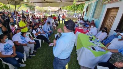 Participantes de siete comunidades en el cabildo abierto que se realizó en la comunidad de La Laguna en la zona alta de Tocoa.