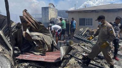 Incendio en Guanaja deja 90 casas destruidas y unas 2,500 personas afectadas.