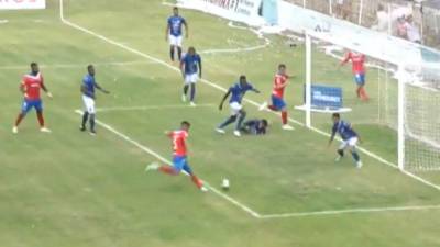 Victoria - Olimpia: Juan Pablo Montes y su increíble falla bajo el arco